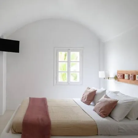 Apartment On An Island & - Fira (Santorini)