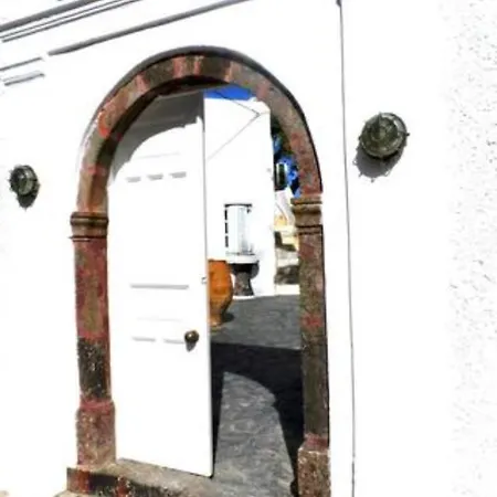 On An Island & - Apartment Fira (Santorini)