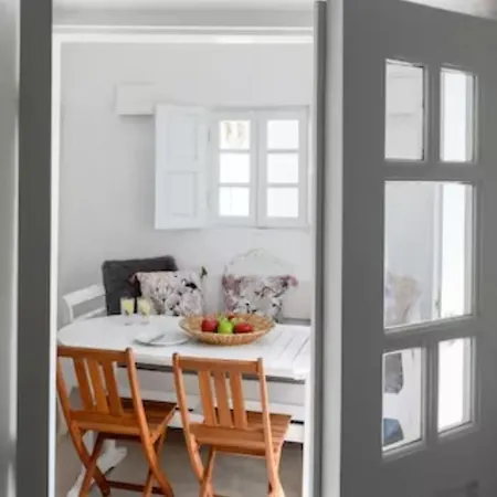 شقة On An Island & - ثيرا