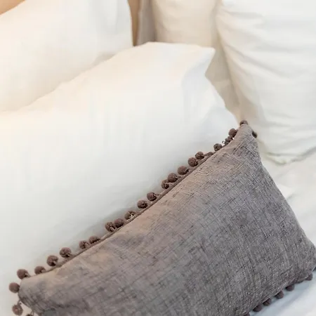 شقة On An Island & - *