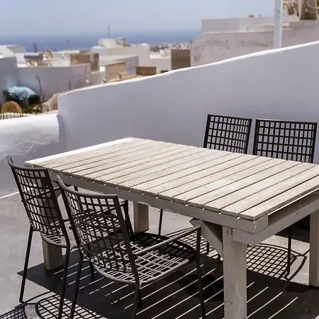 On An Island & - Apartment Fira (Santorini)