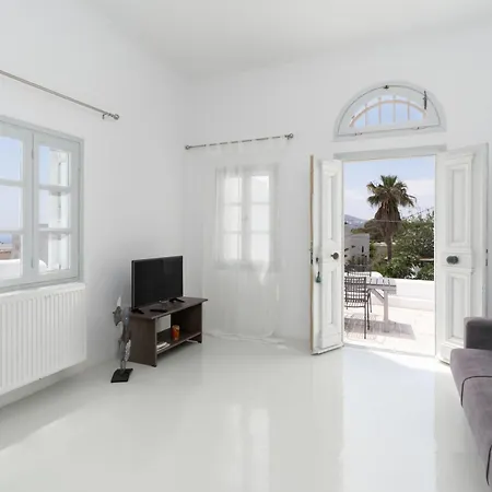 On An Island & - شقة