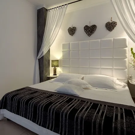 On An Island & - شقة ثيرا