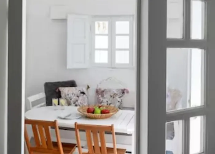 شقة On An Island & - ثيرا