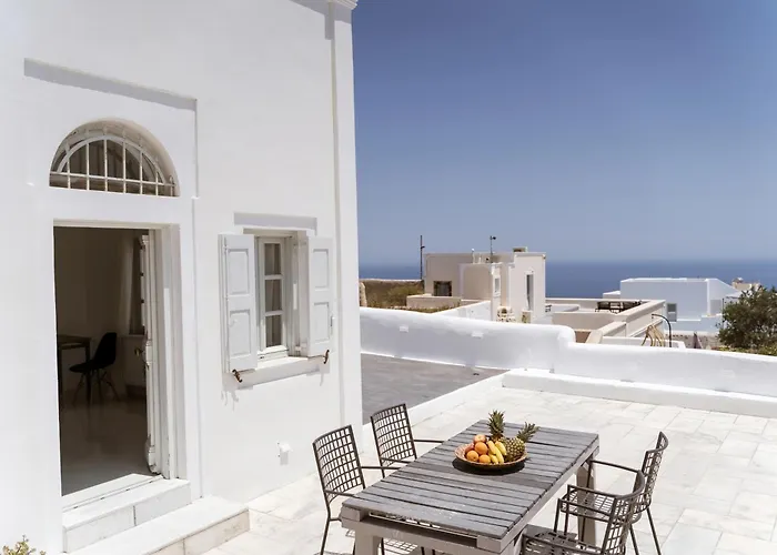 شقة On An Island & - *