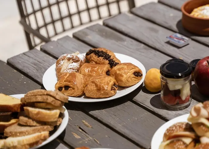 On An Island & - شقة *