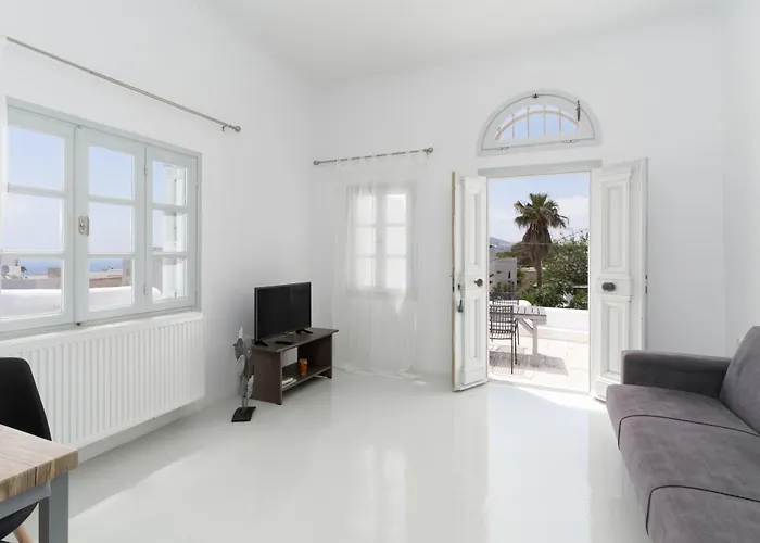 On An Island & - شقة