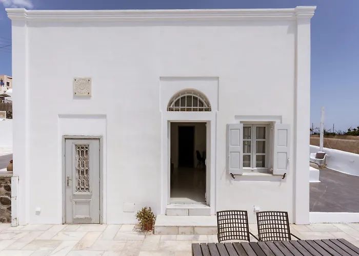 On An Island & - شقة