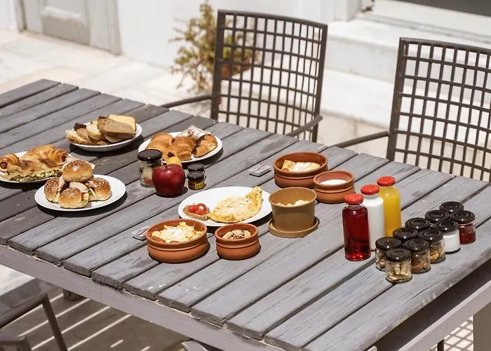 On An Island & - شقة