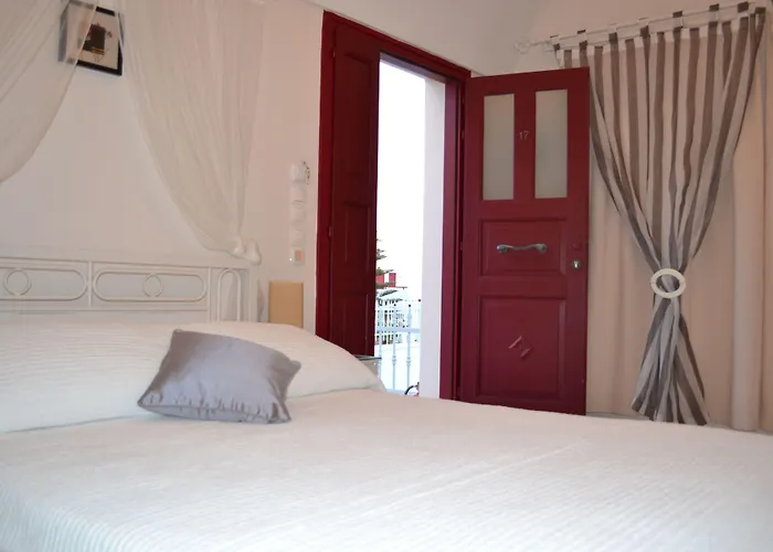 On An Island & - شقة