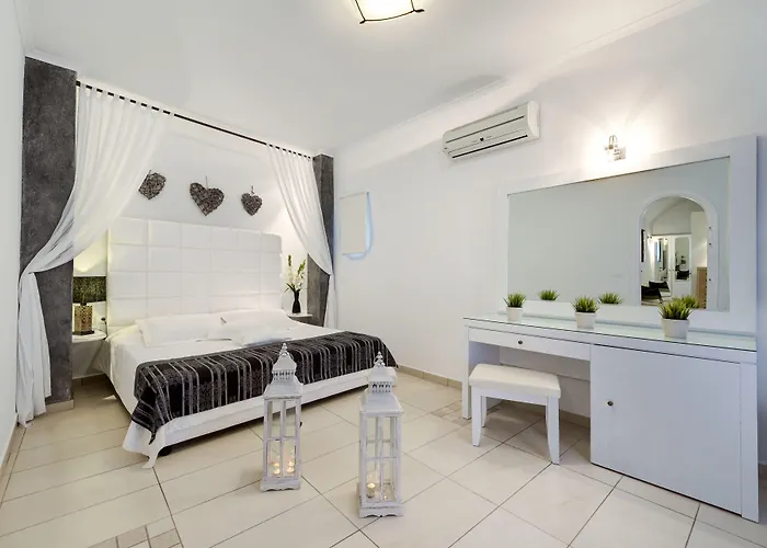 شقة On An Island & - *