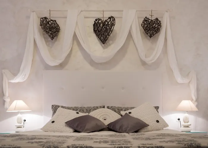 On An Island & - شقة