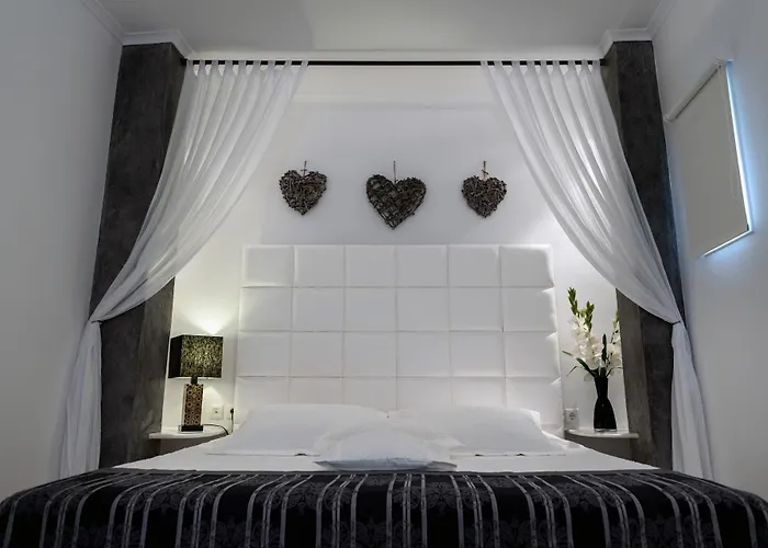 شقة On An Island & - ثيرا