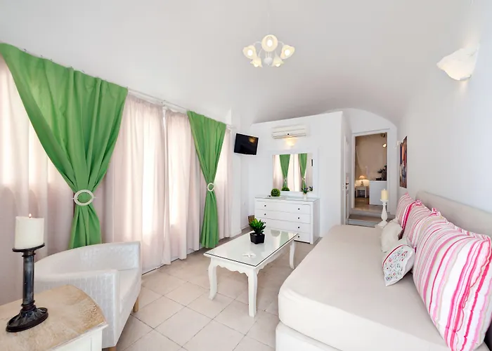 On An Island & - شقة