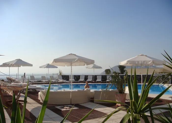 On An Island & - شقة *