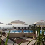 On An Island & - شقة *